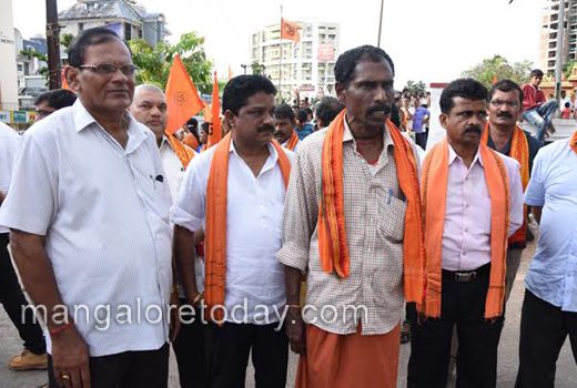 protest against hand over part of burial ground 1